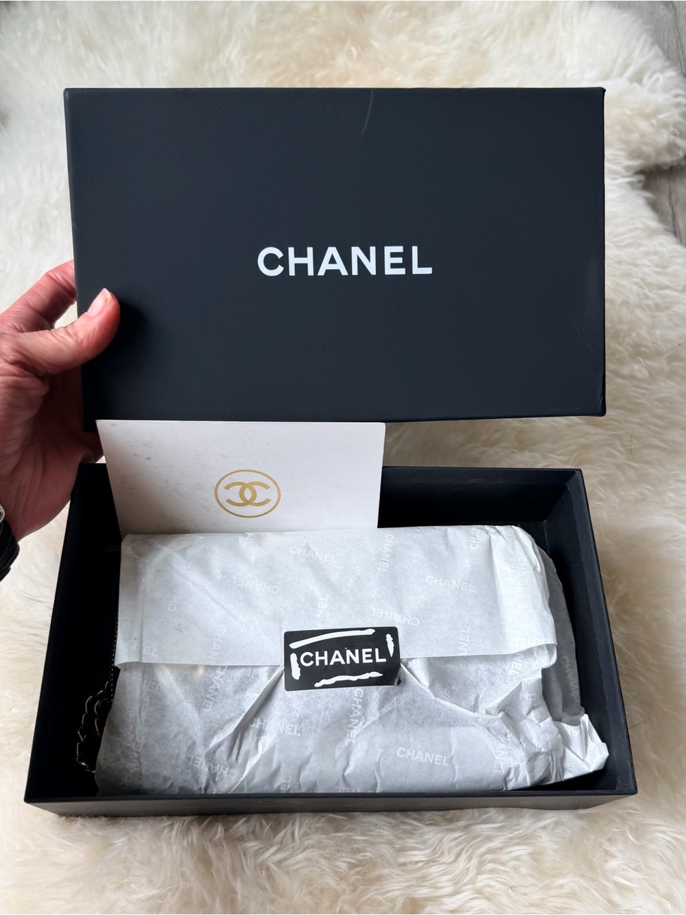 ***PRICE FIRM*** Chanel Makeup Crossbody Phone Pouch with Star Mirror NEW in Box - Picture 2 of 16